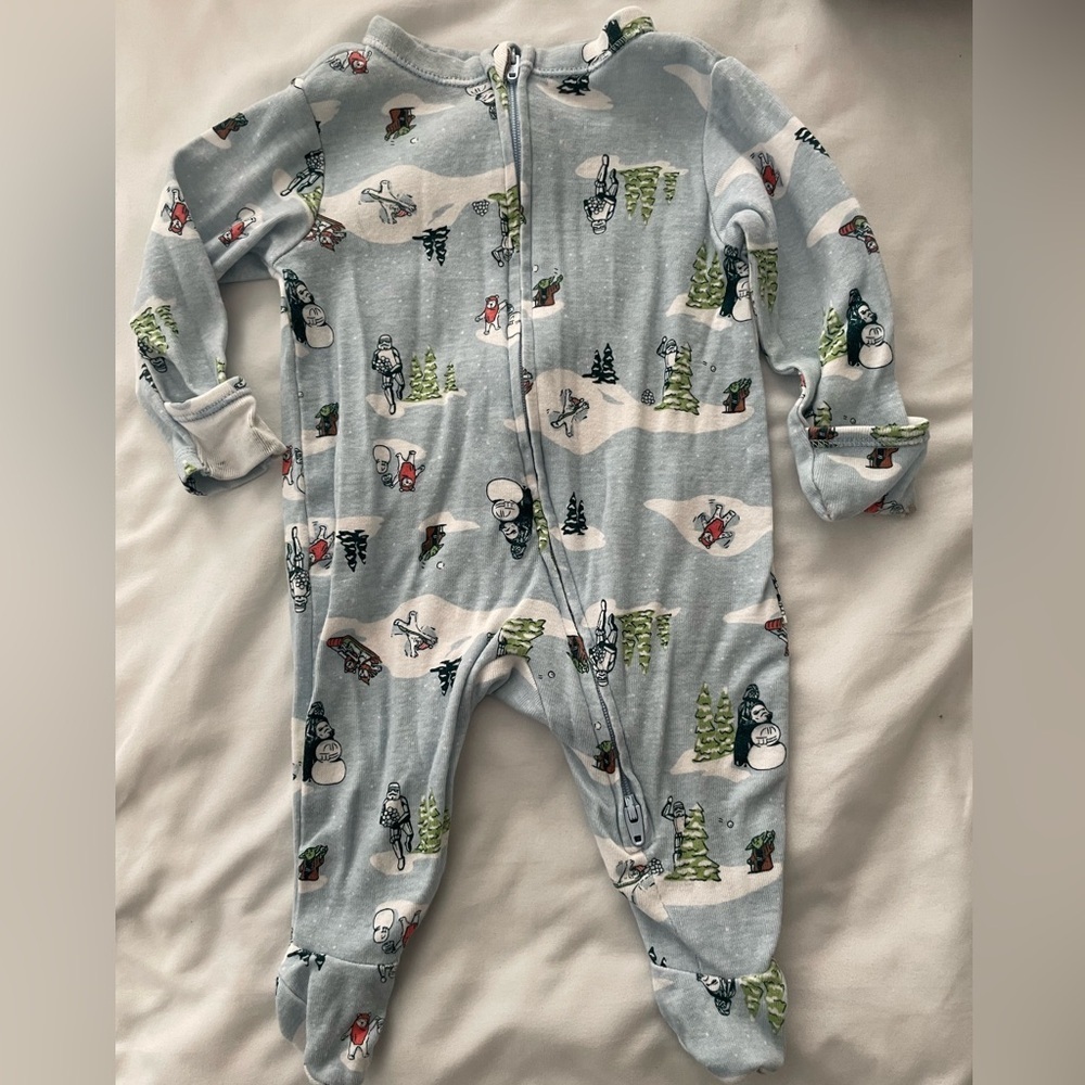 Old Navy Star Wars Baby Blue Winter Holiday Zip Footed Sleeper Pajamas 0-3M